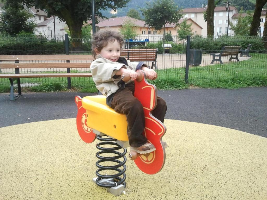 Home Nantua Studio Meubles Ain-Jura מראה חיצוני תמונה